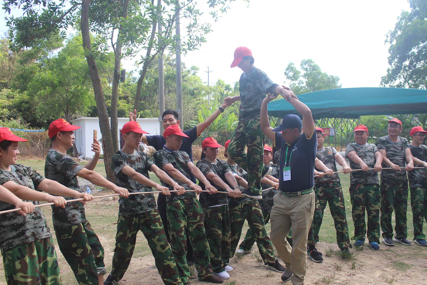 團隊拓展訓練是提高團隊凝聚力的唯一選擇